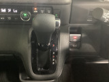 指定工場併設で末永く品質を保ちます。12ヶ月点検や車検はもちろんのこと、国家資格整備士によるお車のアドバイスも致します。