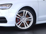 ●オシャレは足元からといいますが、車も同じく足元のエレガンスさで全体のイメージが変わります。