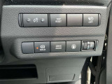 ★運転席の右下にある各ボタンは安全のためONでのご使用をおすすめしております。衝突軽減ブレーキ・踏み間違い防止装置・横滑り防止装置・車線逸脱警報などのON・OFFを手動で操作出来ます★