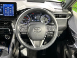 インテリアに合わせたデザインのステアリングは、運転される方のことも考え、運転しやすい形状、大きさです。是非一度、実際に触ってお確かめください。