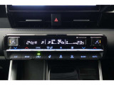★運転席と助手席でそれぞれお好みに合わせて温度設定が行えるフルオートエアコンです。外気温や室温、日射量を感知し、吹き出し温度、風量を緻密に制御します