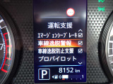 LDW(車線逸脱警報)が装備されておりドライバーが意図せずに白線を跨ぐと警告音で注意を促してくれます♪