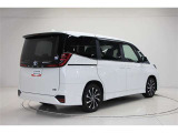 後続車から視認性の良いストップランプの配置で追突抑制になります。
