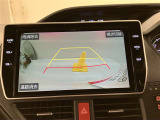 【バックカメラ】あると便利なバックカメラ装備!駐車時に後方がリアルタイム映像で確認できます。立体駐車場や夜間の車庫入れ時に大活躍!運転スキルに関わらず、今や必須となった装備ですね♪