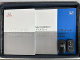 スマートキーは鍵をバッグに入れたままでもドアロックの開閉やエンジンのON・OFFができます。夜間や雨の日も鍵を探さなくて良いので便利です。