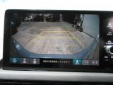 バックカメラの画像です。ガイドラインがスムースな車庫入れをサポートいたします。車庫入れの安心感がアップしますね。