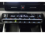 ★運転席と助手席でそれぞれお好みに合わせて温度設定が行えるフルオートエアコンです。外気温や室温、日射量を感知し、吹き出し温度、風量を緻密に制御します