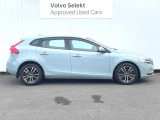 当店の認定中古車(VOLVO APPROVED CAR)はメーカー基準の車齢・走行に応じた内外装・機関の176項目もの項目に厳密な点検を実施。すべての基準を満たした自信を持ってお届けする中古車です。