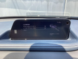 ハンドル操作をアシストすることにより車線からの逸脱回避を支援します。