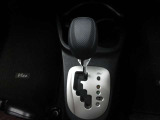 素早く正確にシフトができるゲート式シフトです。Sモード付で、パワー感ある走行も可能です。