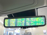 【デジタルインナーミラー】後席の大きな荷物や同乗者で後方が確認しづらい時でも安心!カメラが撮影した車両後方の映像をルームミラー内に表示。クリアな視界で状況の確認が可能です!