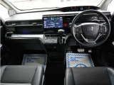 とても握りやすいステアリング!運転手の気持ちがそのまま伝わるかのような反応をしてくれます!小物入れや各ボタンの配置にこだわり、とても使いやすいです !視認性も良好なのでロングドライブもお任せ下さい!