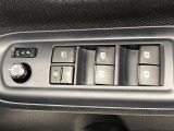 パワーウィンドは今や当たり前の機能ですが、無いと困る機能です。運転席からの操作で、全席の窓を振るオープンにしたり、フルクローズが可能です。