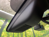 【エマージェンシーブレーキ】走行中に前方の車両等を認識し、衝突しそうな時は警報とブレーキで衝突回避と被害軽減をアシスト。より安全にドライブをお楽しみいただけます。