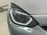 LEDヘッドライトは、点灯の瞬間から最大光量を発揮し、突然暗くなるトンネルなどでの安定感を高めます。