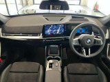 BMWの操作パネルは使いやすさを追求し日常生活で必要なボタン&スイッチを使えるようにした構造となっております。購入時から沢山触って体感してください。