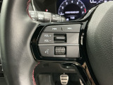 ステアリングにオーディオ操作スイッチが付いています。オーディオ画面に直接タッチしなくても操作が出来ますので、運転に集中できます。