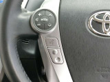 ステアリングスイッチ付き。前方から目を離すことなく操作することが可能です。