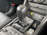 アクセルペダルを踏み込む量や速さに応じて変速パターンを制御し、人馬一体の運転感覚を発揮してくれる6速オートマ!