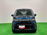 メッキ際立つフロントグリル、LED採用のヘッドランプとイルミネーションランプが視線を集めるムーヴカスタムが入荷致しました。