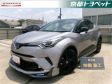 こちらの車両はご成約時に当社指定の新品タイヤ2本に交換いたします。 ブラック/メタルストリームメタリックツートンのC-HRハイブリッド入荷しました。