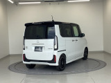 バックカメラが付いているのでバックでの車庫入れも安心です。