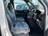 すわり心地の良い運転席・助手席です。長時間のドライブの疲れ軽減に貢献します。どうぞ快適なドライブを♪