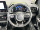 インテリアに合わせたデザインのステアリングは、運転される方のことも考え、運転しやすい形状、大きさです。是非一度、実際に触ってお確かめください。