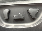 【パワーシート】スイッチ一つで簡単にシートの微調整が可能!電動だから力もいりません!自分に最適なシートポジションにセットして、快適なドライブをお楽しみください。