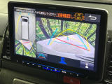 【パノラミックビューモニター】専用のカメラにより、上から見下ろしたような視点で360度クルマの周囲を確認することができます☆死角部分も確認しやすく、狭い場所での切り返しや駐車もスムーズに行えます。