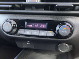 設定した温度をしっかりキープしてくれるオートエアコンで車内はいつでも快適です。