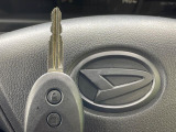 【キーレス】少し離れた場所からでもボタン一つでドアの開錠・施錠ができるのでとっても便利!ドアの鍵穴周りに傷をつけることもありません♪