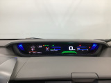 メータは先進的なデジタルメーターを採用!ゆっくりと数字が動くのでとても見やすく表示されます!続可能距離等の情報やHonda SENSINGの注意・警告も表示します!