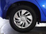 ◆純正ホイール装着車◆シンプルなデザインのホイールキャップ付きです。