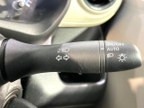 【オートライト】周りの明るさに応じて自動でヘッドライトの点灯・消灯ができる機能です!ライトの付け忘れ・消し忘れなどが無くなり、雨の日や夕方の走行も安心!トンネル通過時も便利ですね♪