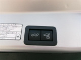 パワーバックドア機能付きです。高さや重さでバックドアの開閉って意外と大変ですが、電動で楽々です!