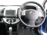 運転席は操作性、視認性に優れております。