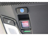 「Honda CONNECT」で緊急時にオペレーターのサポートを受けたり、スマートフォンでクルマのエアコンをONにできたりと『つながる』サービスが受けられます。※別途、登録必要。