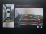 パノラミックビューモニター付きです。車両を上から見た様な映像を画面に表示。運転席からの目視だけでは見にくい、車両周辺の状況をリアルタイムでしっかり確認出来ます。