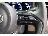 レーダークルーズコントロール使用時に、同一車線内中央を走行できるよう操舵を支援するレーントレーシングアシスト[LTA]が装着されています。
