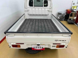 荷台のゲートは3方向に。シーンに合わせて効率よく荷物の積み下ろしが行えます!