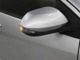 サイドターンランプ付きドアミラー。車両のドレスアップと右左折時の被視認性を兼ね備えたお洒落なミラーです。