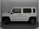 軽ワゴンとSUVを融合したデザイン。街乗りでもアウトドアでもなんでもござれなお車です☆