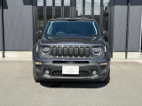 【フロントグリル】7スロットルグリルはJeep伝統の証です。SUVのみにこだわり続けている伝統あるJeep車へお乗り頂いてみてはいかがですか?