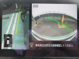ナビ画面にアラウンドビュ-モニタ-の映像を映し出しています。  狭い場所での車庫入れをサポ-トしてくれる便利アイテムです。