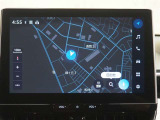 ディスプレイオーディオ(コネクティッドナビ対応)PLUS搭載。T-Connectご契約で2029年7月まで無償で利用できるナビ(期限到来後は有償)と、解約後も利用できる車載ナビが搭載されています。