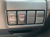 助手席側電動スライドドアを装備していますので、後席へのアクセスも楽に行え、乗り降りも快適です。