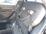 ◆チップアップ&ダイブダウン機構付【ULTR SEAT】は後席座面を左右分割で跳ね上げることができます。トランクで積載できない背の高い荷物をラクラク収納できます。ホンダ車ならではの人気装備です。