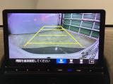 バックモニター付きで、車庫入れやバック時の後方確認をしっかりサポート。モニターに映し出される映像で死角も確認しやすく、狭い場所での駐車や後退時の操作をより安心して行えます。