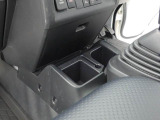 カップホルダーは運転席や助手席からちょうど手の届く位置です!!